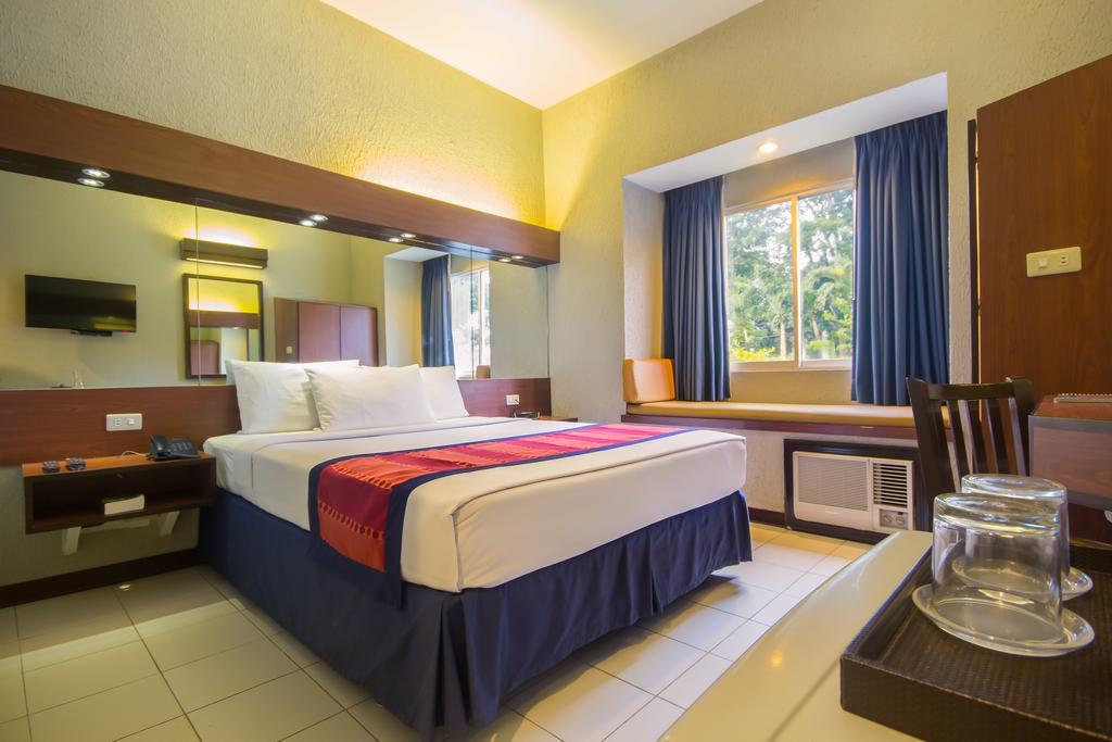 Microtel By Wyndham Eagle Ridge General Trias  Eksteriør bilde